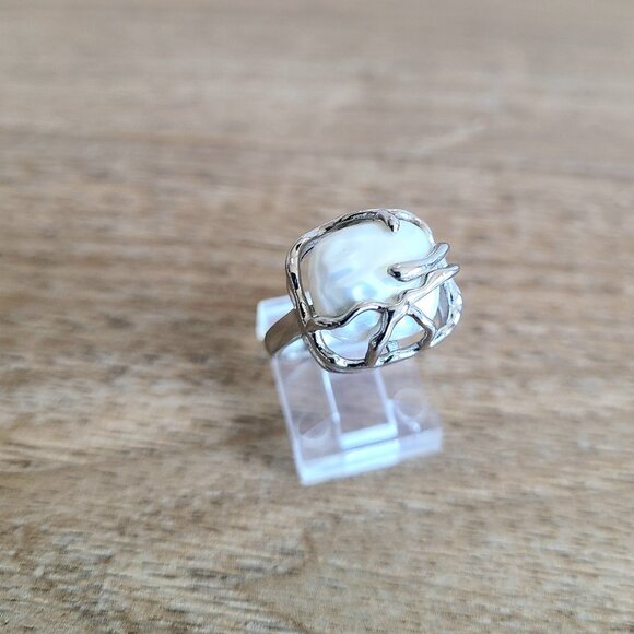 Faux pearl square ring. - Picture 1 of 6